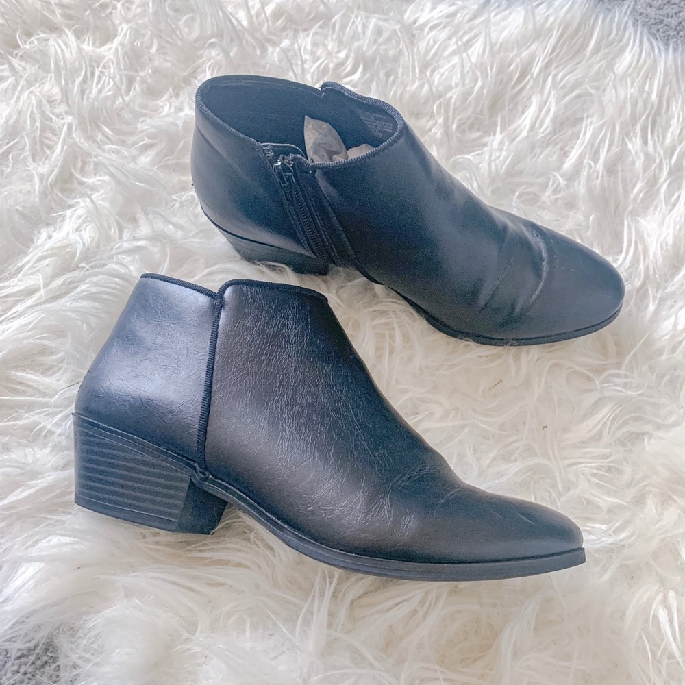 St Johns Bay Black Booties Size 8